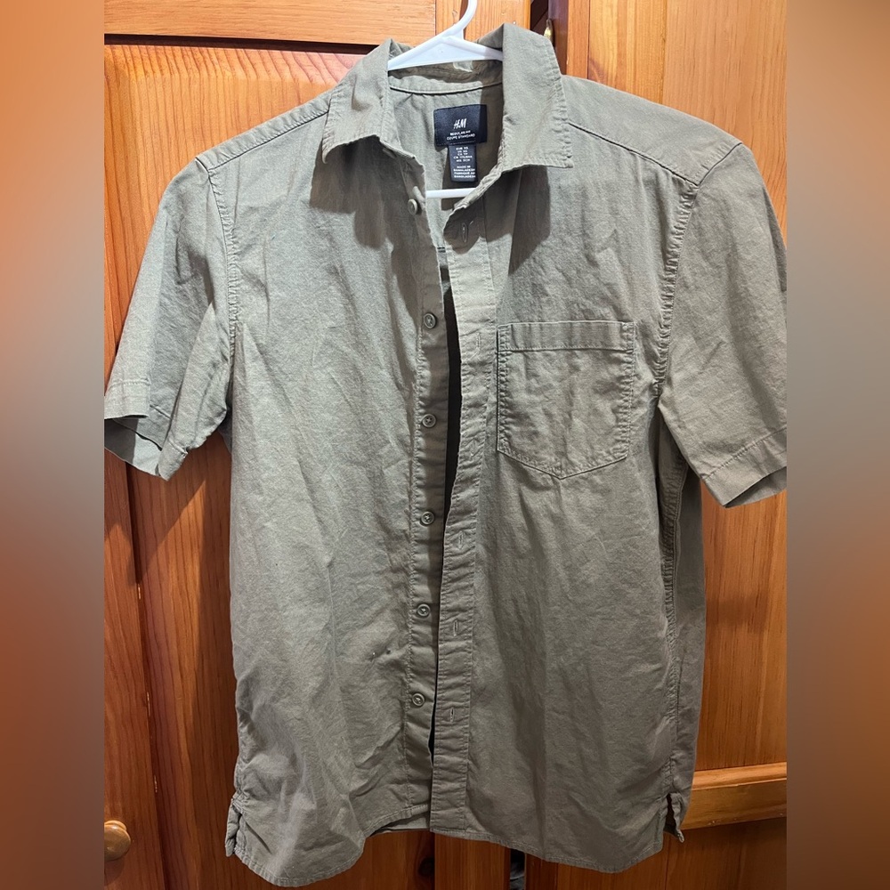 H&M Men's Olive Casual Button Down Shirt
